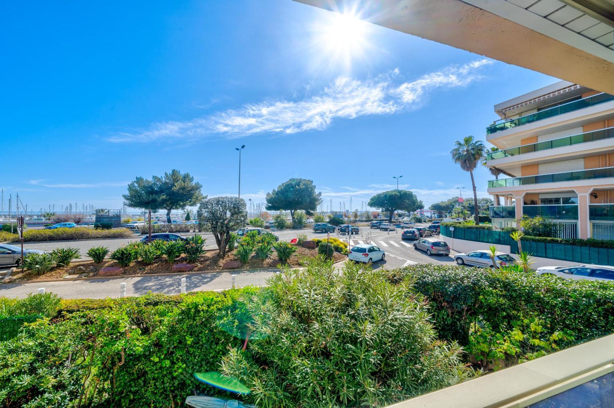 Magnifique 2 Pieces Vue Mer - Parking Proche Plage Saint-Laurent-du-Var Exterior photo